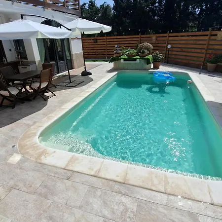 Harry's House Con Piscina Privata * سان تيودورو